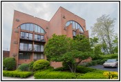 Condo in Kew Gardens