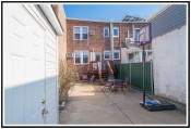Single Family Home In Middle Village
