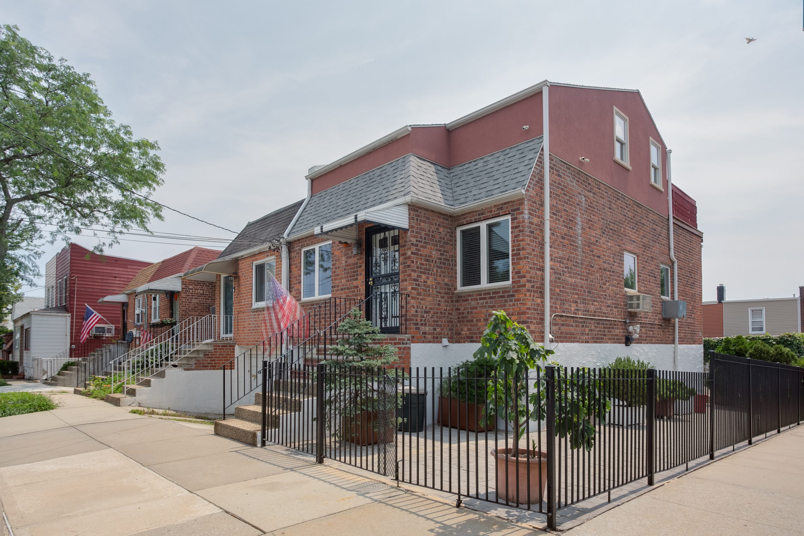 Single Family Home Middle Village • Sold by Bart